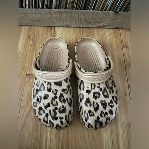 Crocs Women’s Leopard & Gold